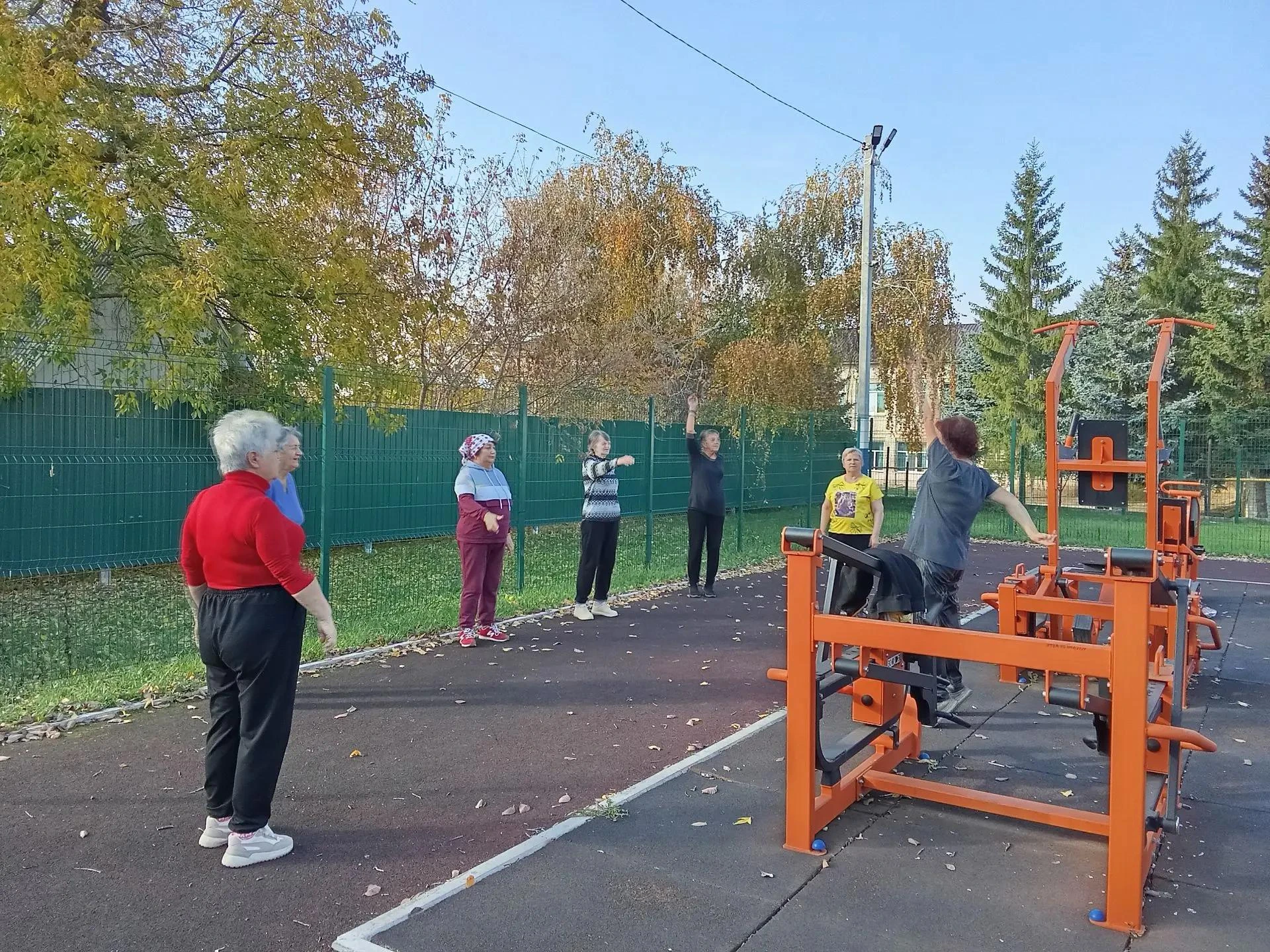 Сегодня участники группы здоровья «Вдохновение» вместе со специалистами отделения срочн...