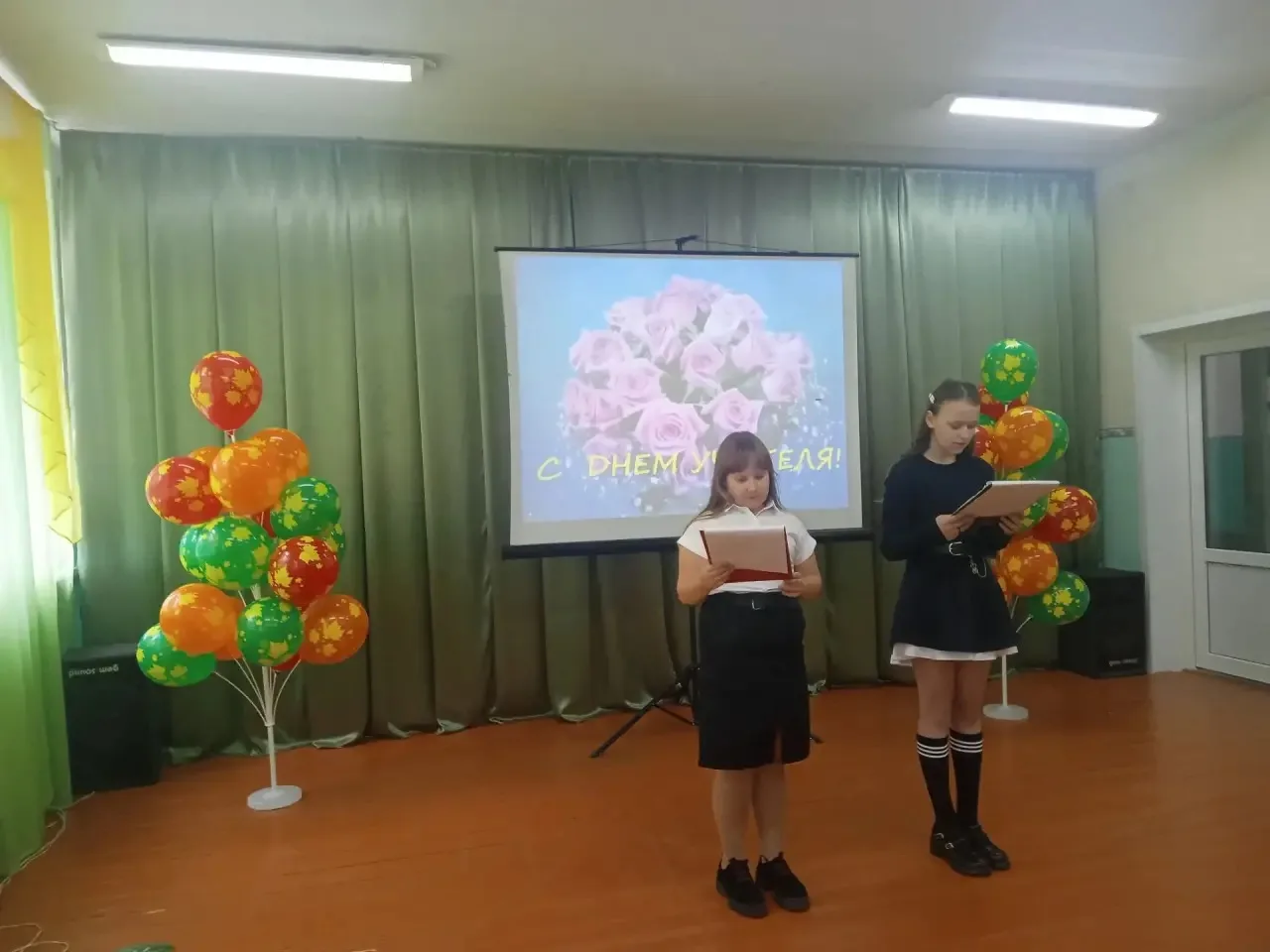 🎶 Тёплый свет благодарности: праздничный концерт в честь наших наставников! 🎶