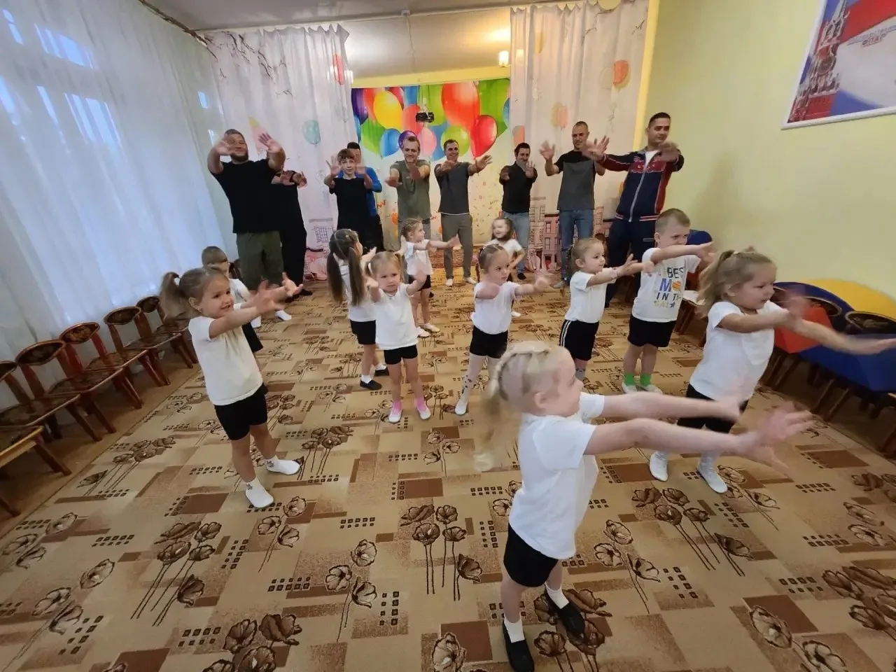 🎉 «Зарядка с папой»: моменты, которые согревают сердце! ❤️