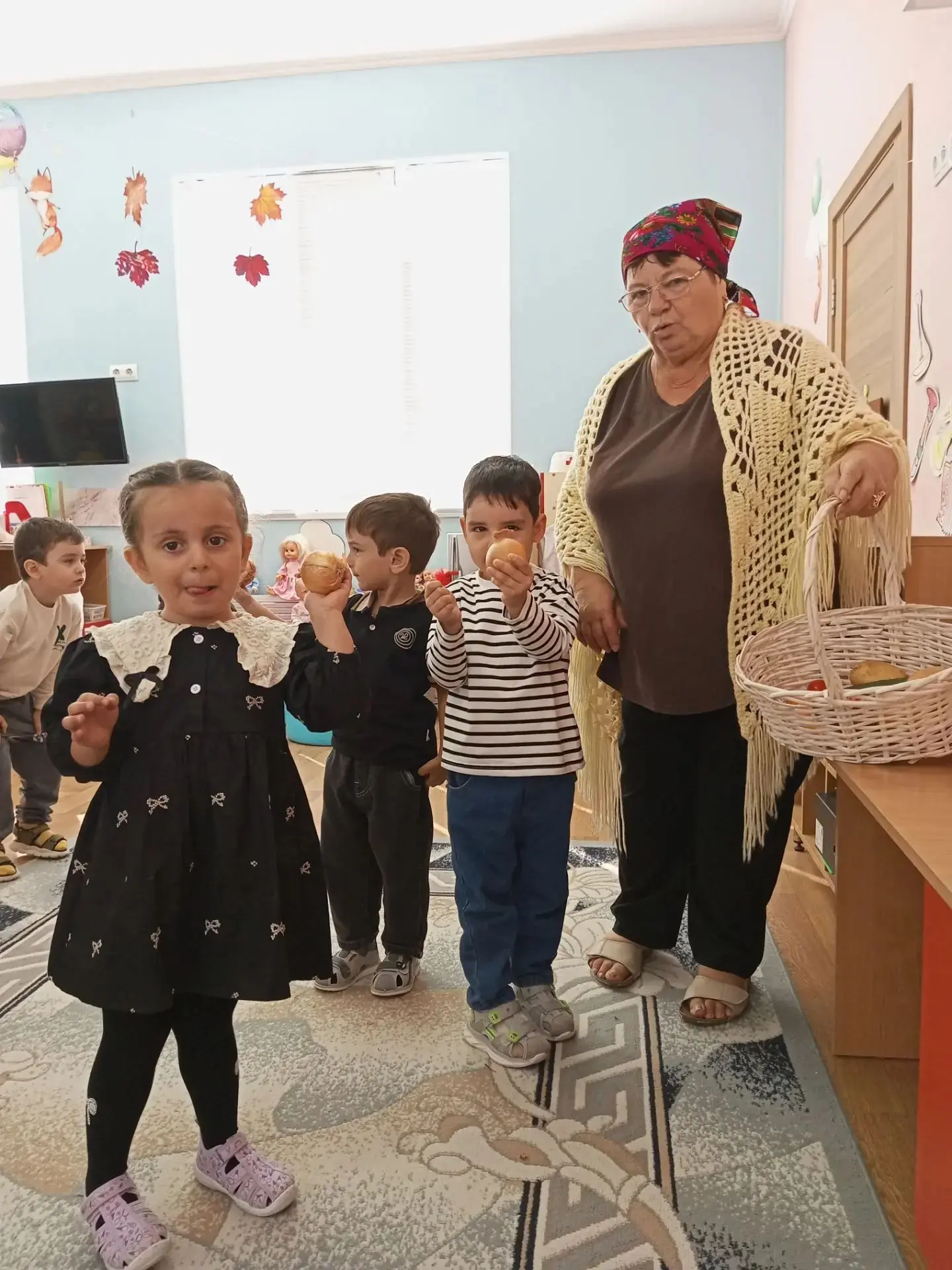 В рамках „Кубанского долголетия“ ребята узнали, как на Кубани раньше готовились к зиме....