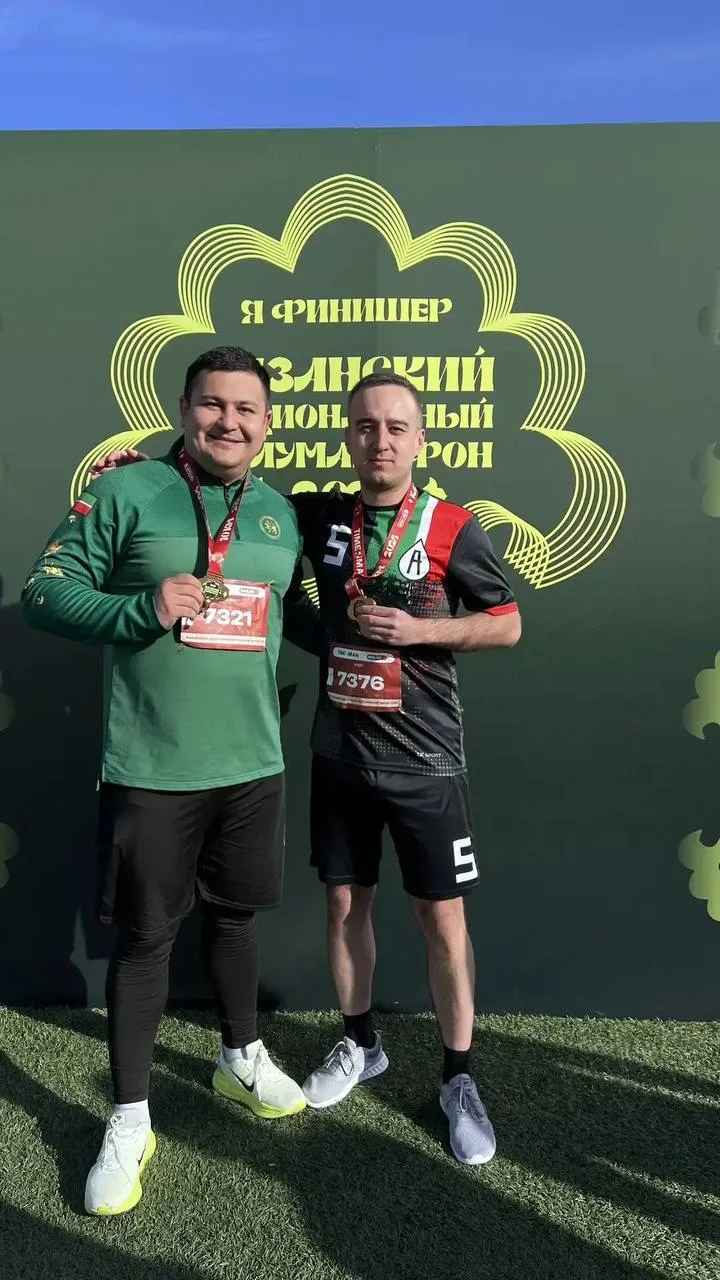 🏃‍♂️ Представители молодёжного комитета Альметьевского района пробежали 10 км в Казани