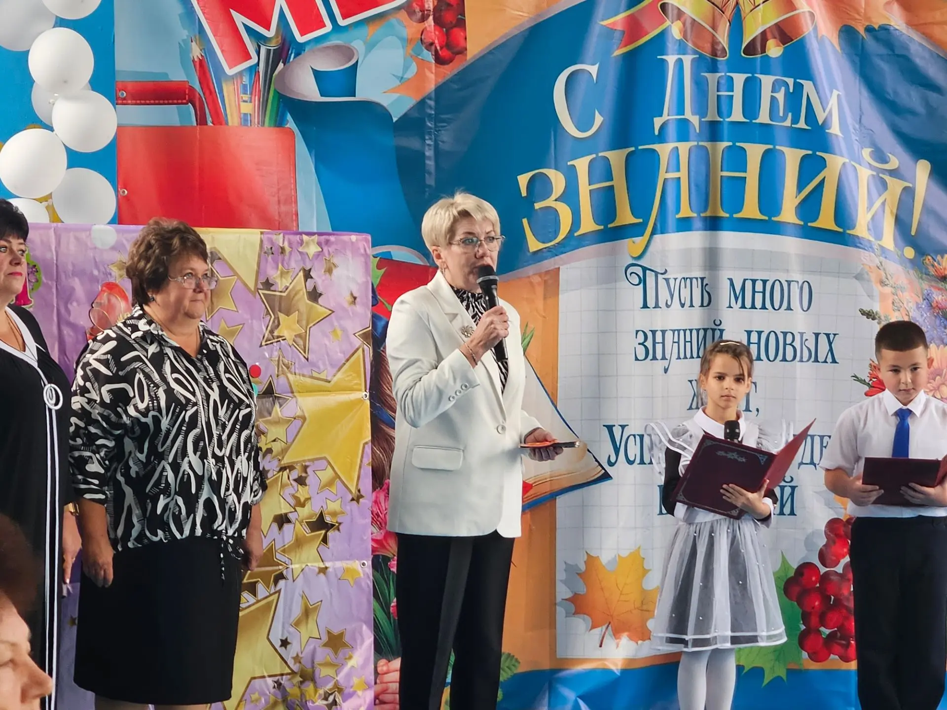 🎉 Торжественная линейка ко Дню учителя: праздник благодарности и тепла! 🎉