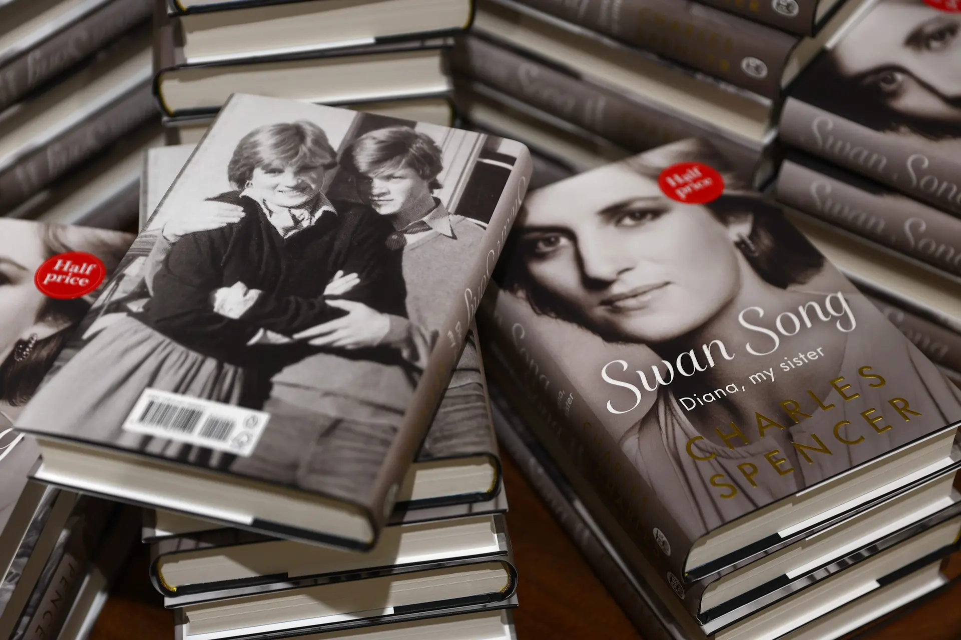 В качестве завершающего поста о книге графа Чарльза Спенсера Swan Song: Diana, My Siste...