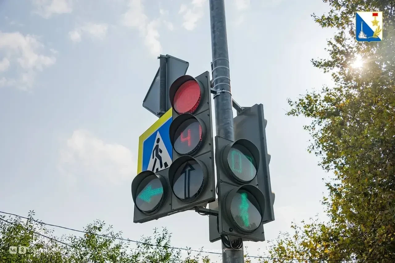 В Севастополе установят еще 20 комплексов освещения на солнечных батареях. Их разместят...