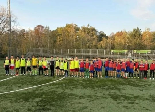 ⚽7 октября 2026 года на поле МБУ ДО ССШ по футболу «Виктория» прошла товарищеская игра ...