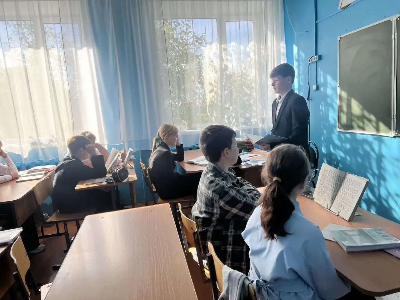 В Международный день учителя в школе состоялась трогательная акция — день самоуправлени...