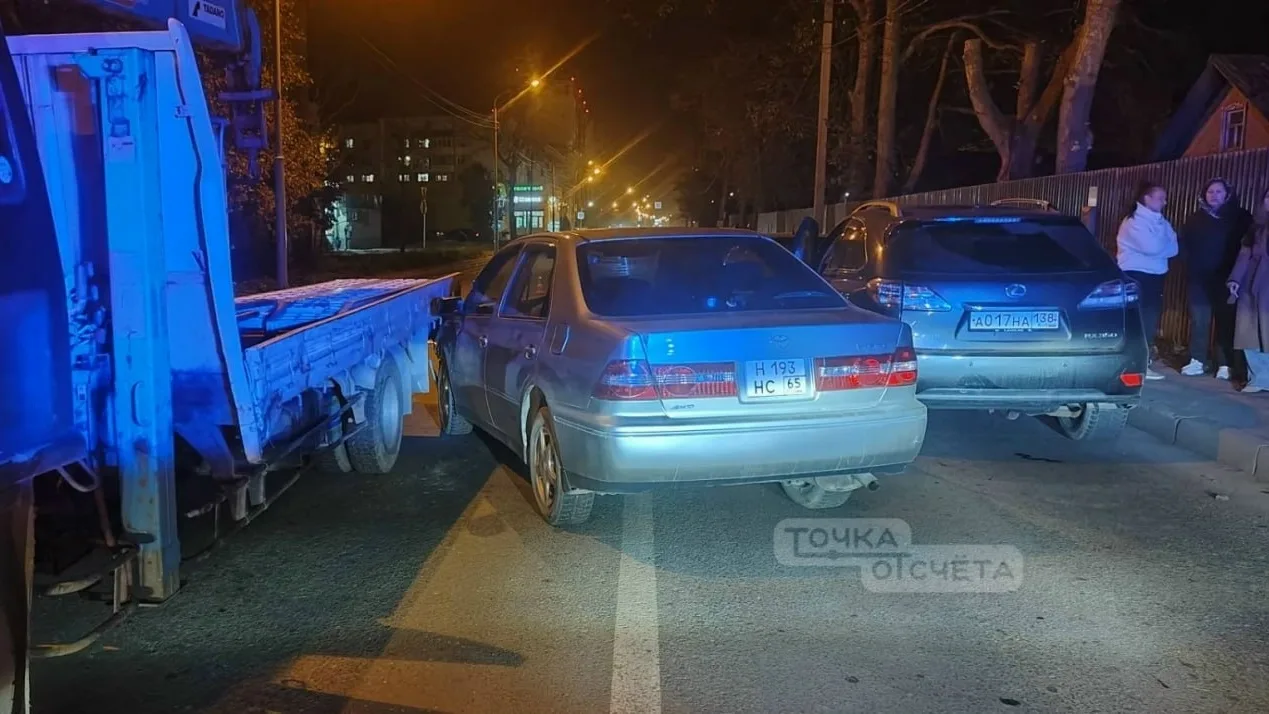 ❗️Врезался в Lexus, бросил машину и сбежал: в Южно-Сахалинске ищут очевидцев ДТП