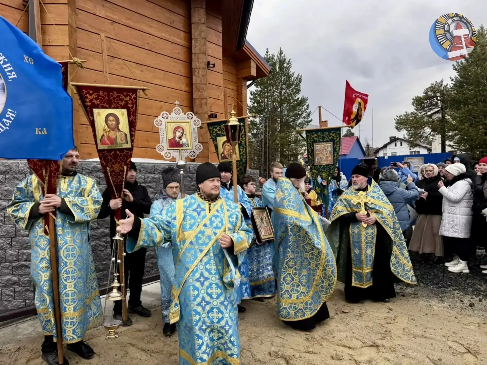 Более 350 ноябрян приняли участие в крестном ходе в честь Покрова Пресвятой Богородицы