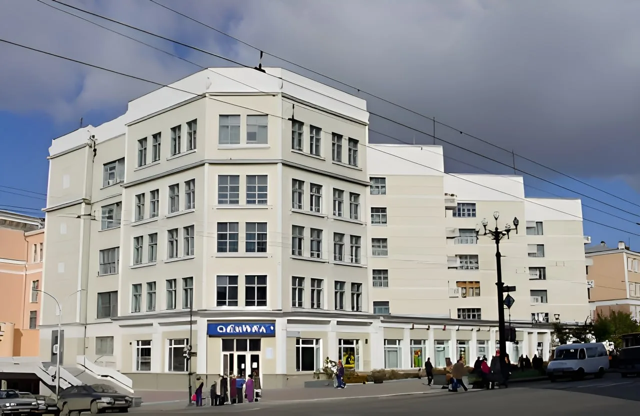 Дом-коммуна в Хабаровске повторяет силуэт серпа и молота