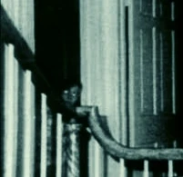 ПРИЗРАК, КОТОРЫЙ ПОЯВЛЯЕТСЯ НА ФОТОГРАФИЯХ УЖЕ 100 ЛЕТ