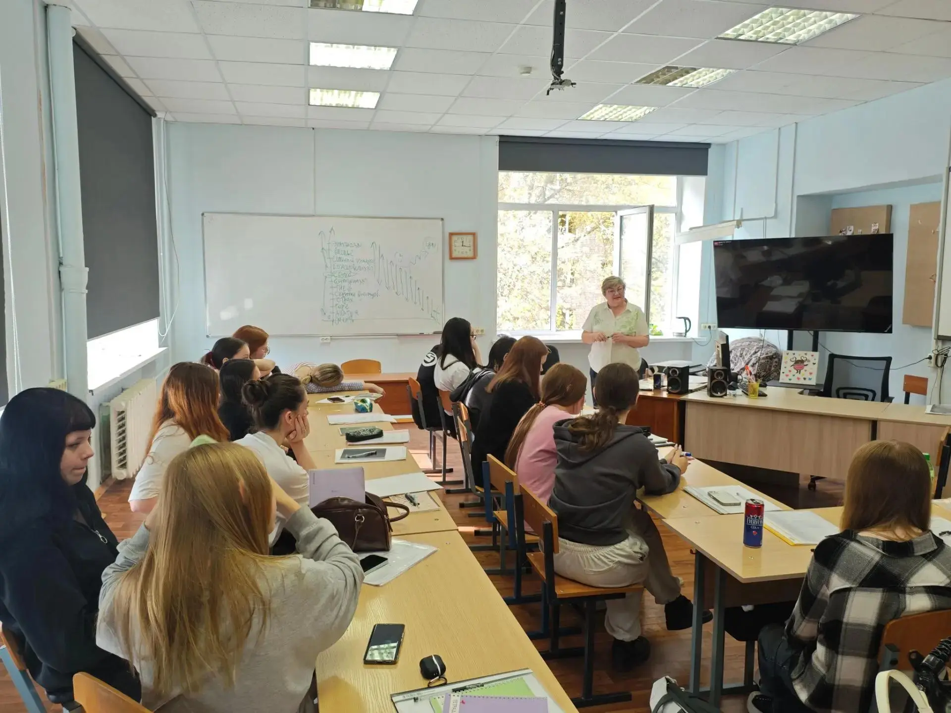 💬 Сегодня в нашем колледже прошла тематическая встреча «Вред от наркотиков и алкоголя».