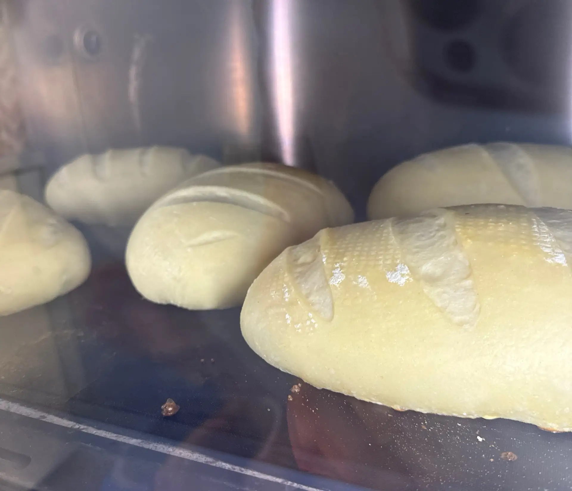 Всем доброго утро! Выпекаю и упаковываю ваши заказы 🥨