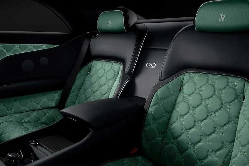 Обновленная версия купе Rolls-Royce Spectre представлена под названием "Series II".