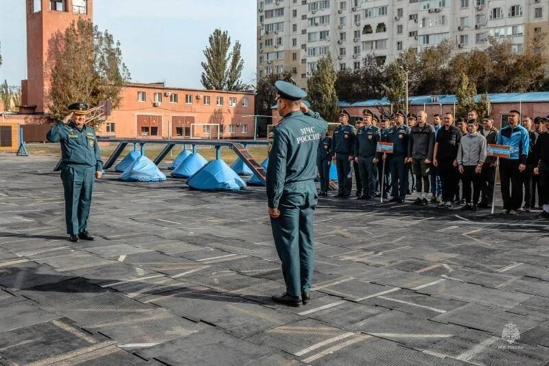 В Астрахани огнеборцы выясняют, кто сильнейший в пожарно-спасательном спорте