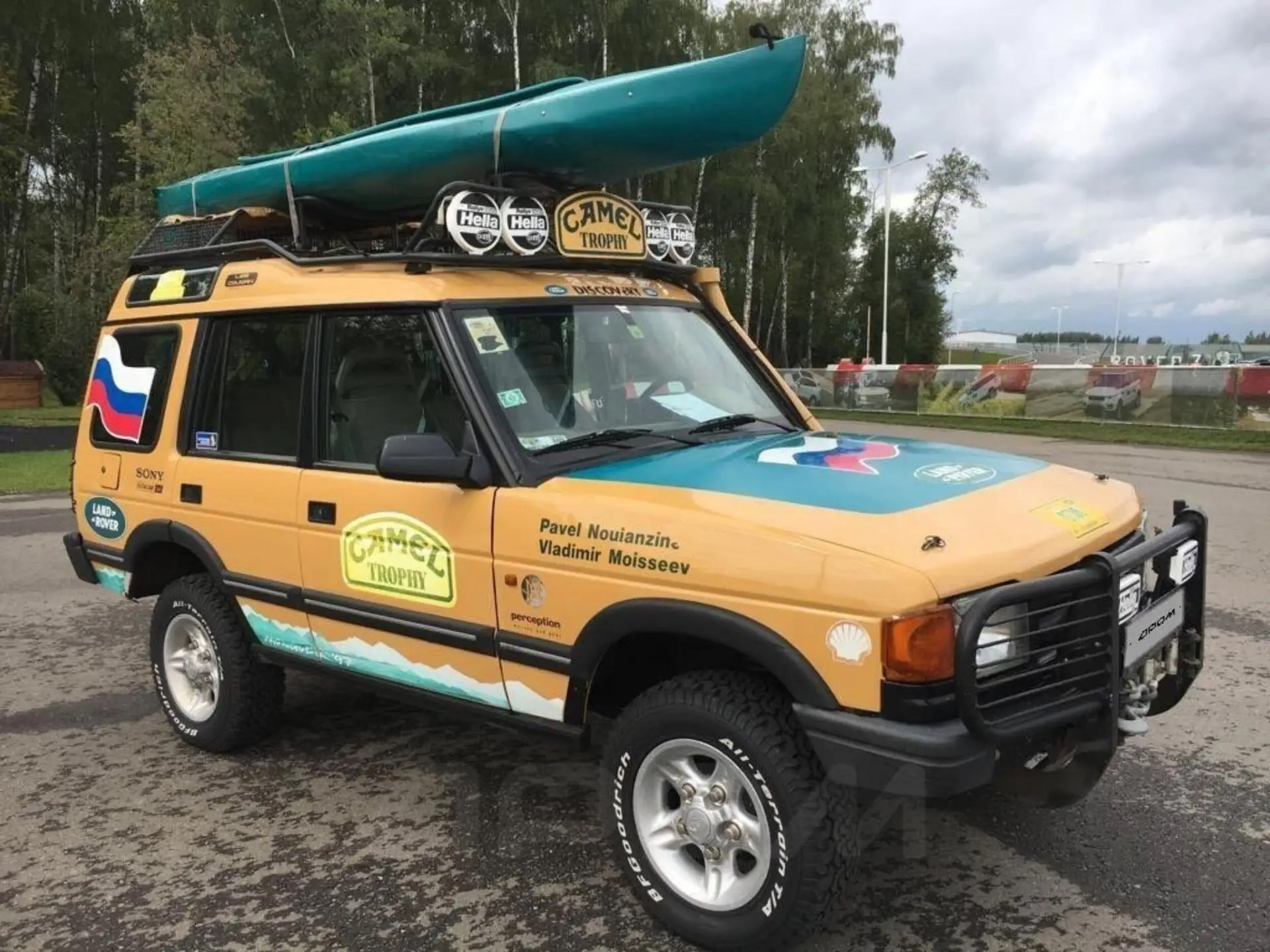 Московским ценителям железных коней предлагают приобрести уникальный Land Rover Discove...