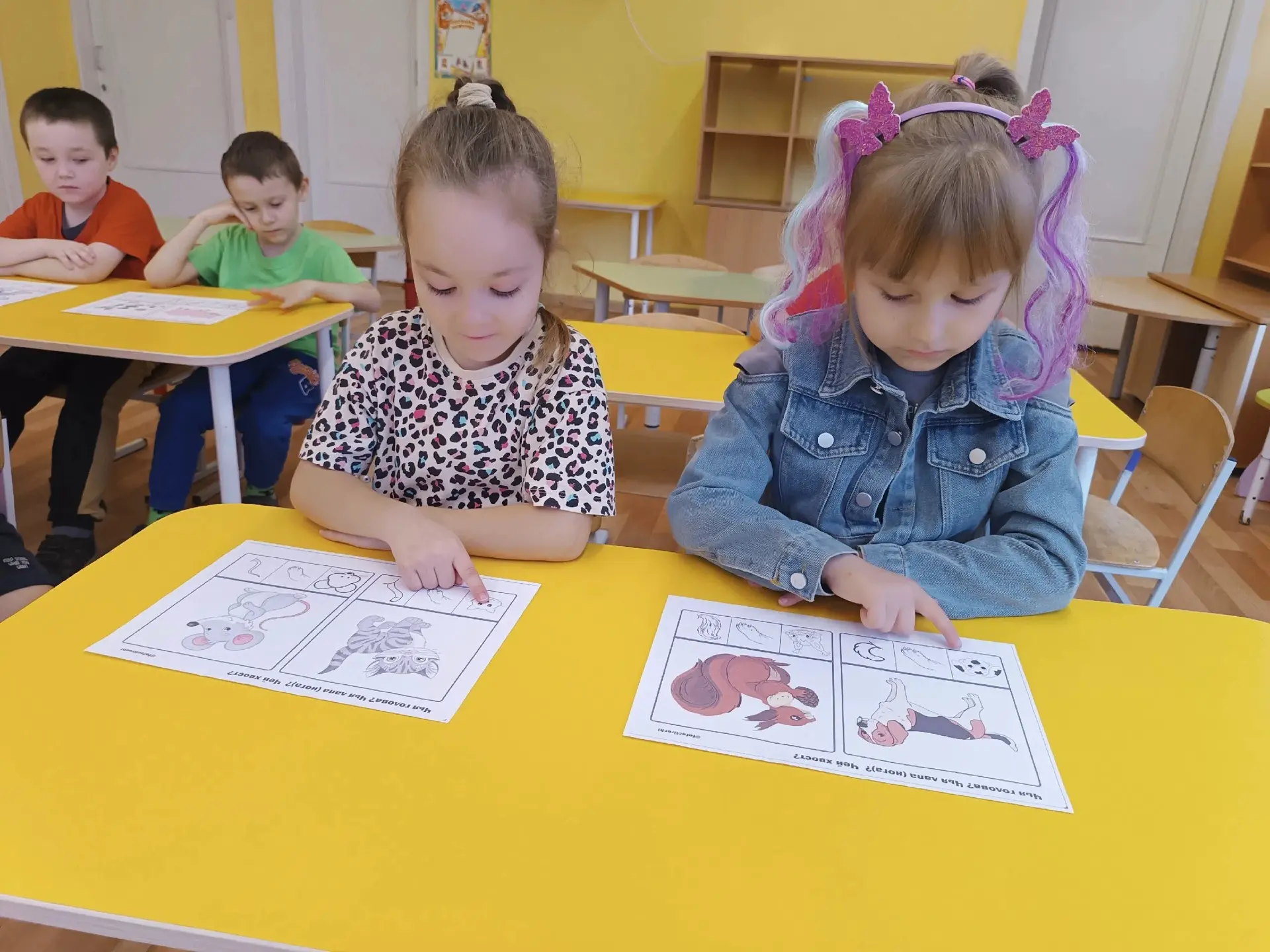 Продолжаются занятия по дополнительной платной услуге "Весёлый язычок"в подготовительно...