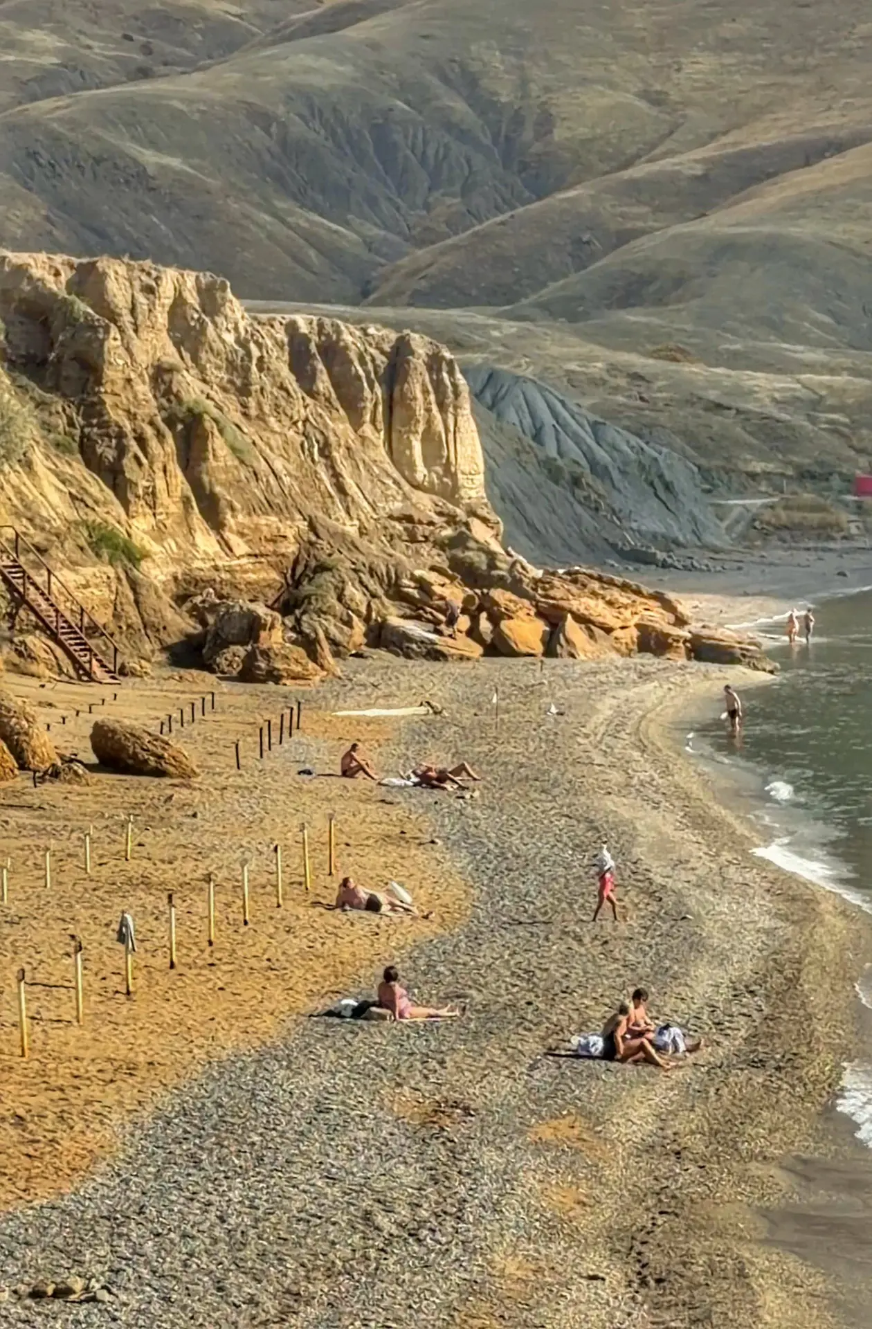 Сегодня ооочень жарко! ☀️🔥 На пляжах были замечены загорающие 😎🏖️