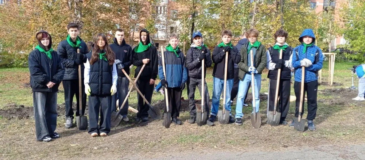 🌳 Учащиеся гимназии №13 приняли участие в общегородском субботнике