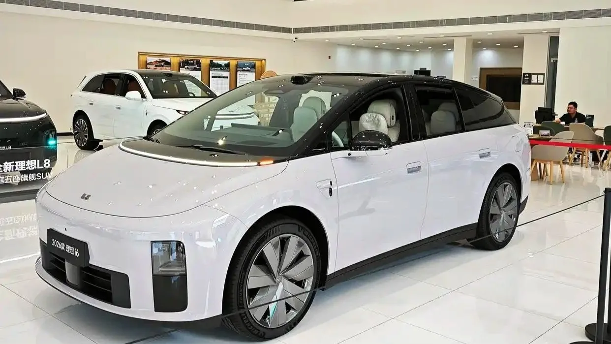 Обновленная версия электрического кроссовера Li Auto i6 2026 года готовится к рыночной ...