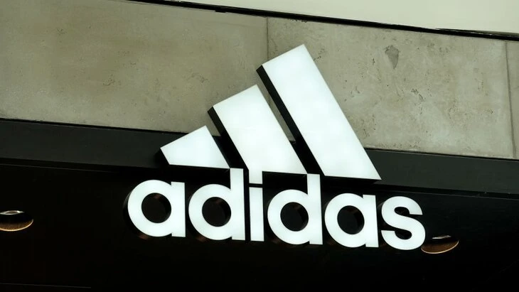 Компания Adidas зарегистрировала товарный знак в России до 2035 года