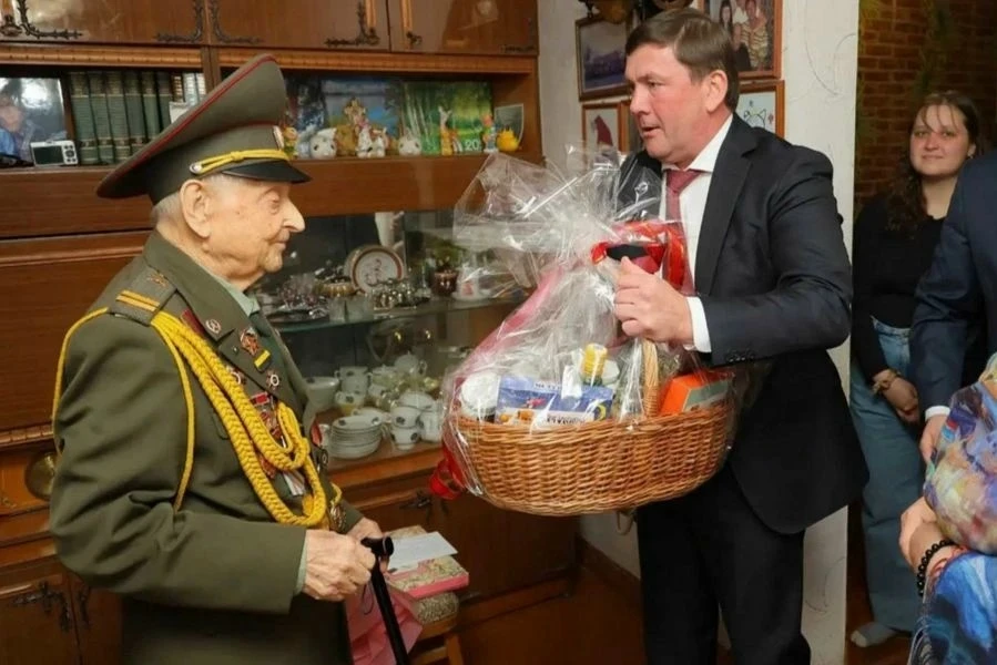 В Нижнем Тагиле ветеран Великой Отечественной войны Александр Федин отметил 100-летие.
