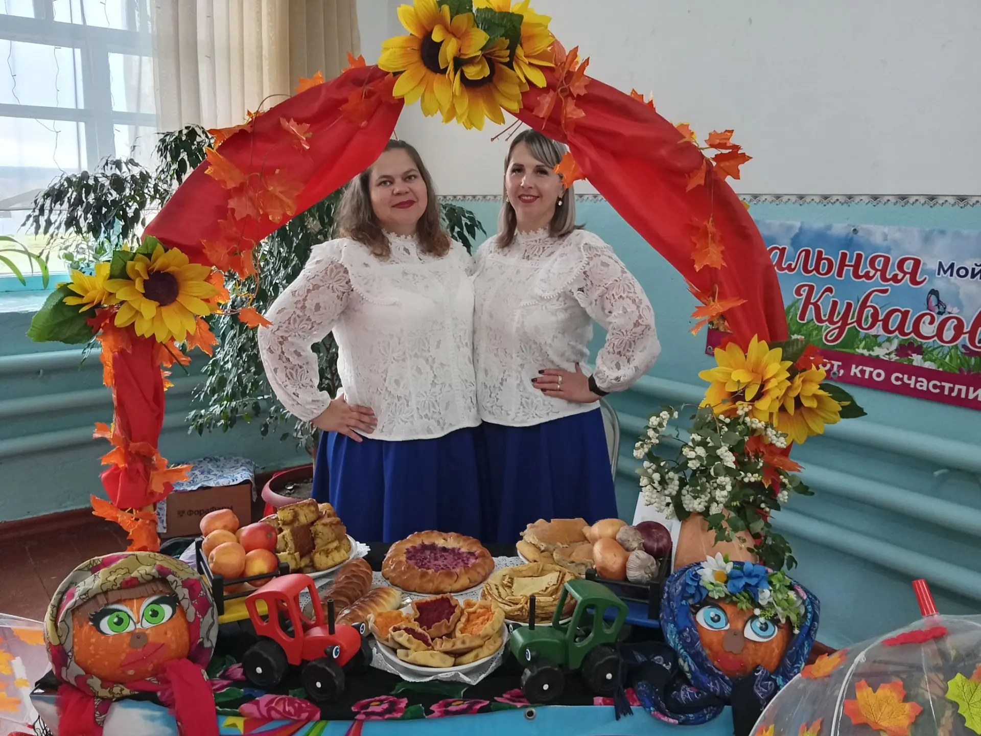 В селе Мехонском проходит муципальный фестиваль "Покров день - платок надень!"