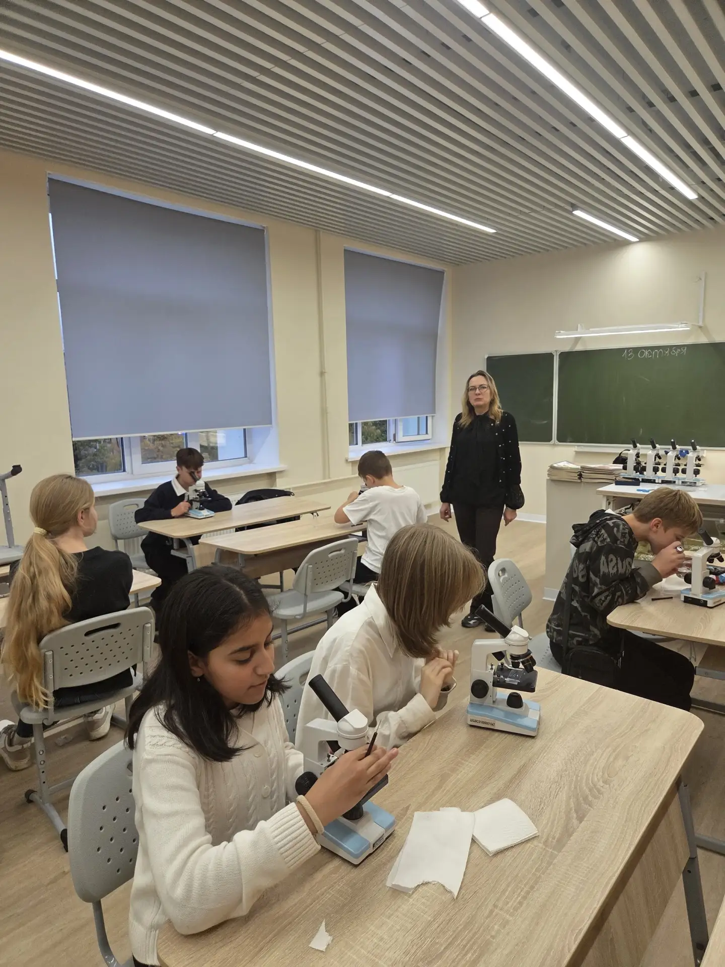 🔬 Сегодня заглянем в кружок "Лаборатория будущего", где даже самые привычные вещи могу...