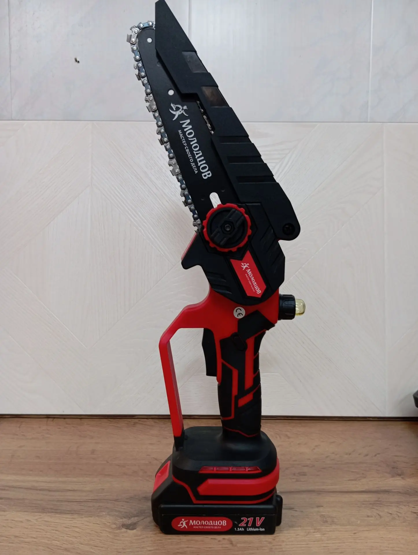 Цепная пила аккумуляторная Молодцов GSA650-6Цепная пила аккумуляторная Молодцов GSA650-6