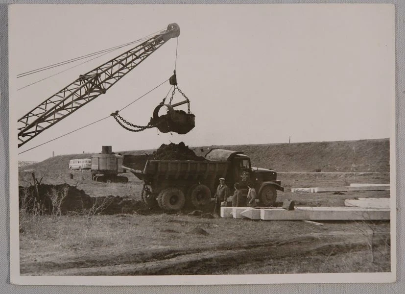 🏗 4 мая 1976 года. Миг, с которого началась большая история: погрузка первого ковша зе...