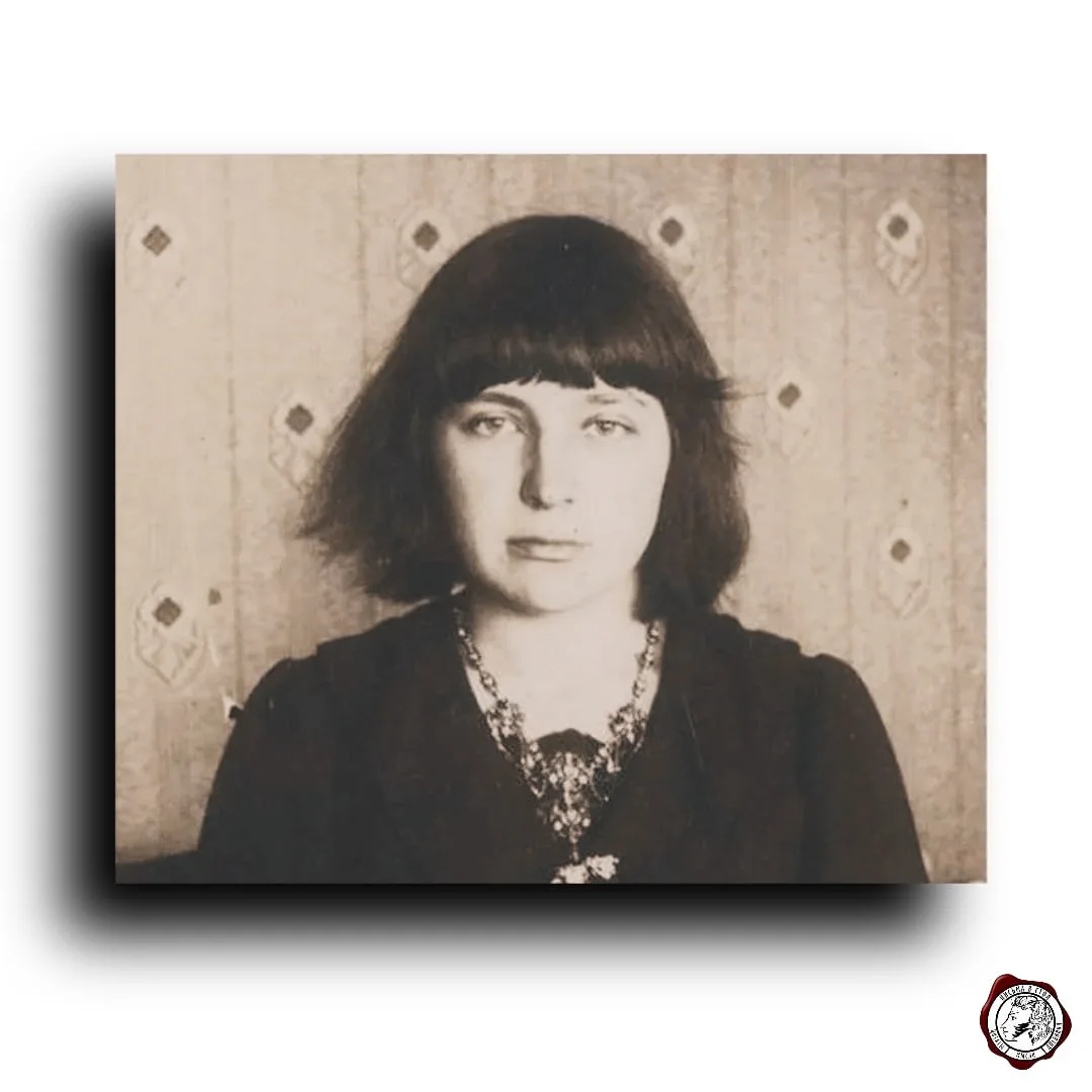Не слишком сердитесь на своих родителей, — помните, что и они были вами, и вы будете ими.