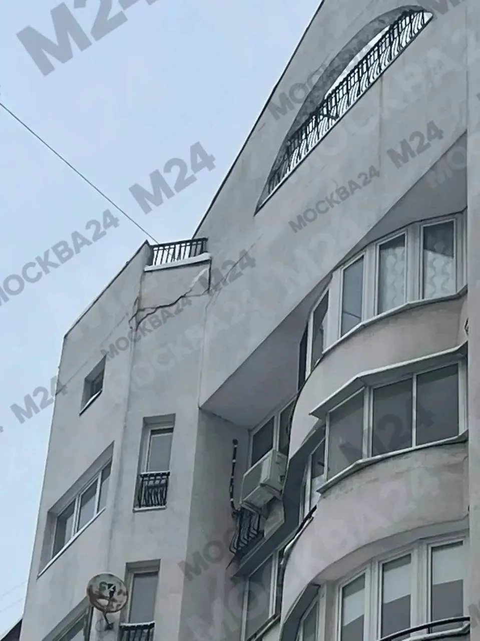 ‼«Дом трещит по швам»