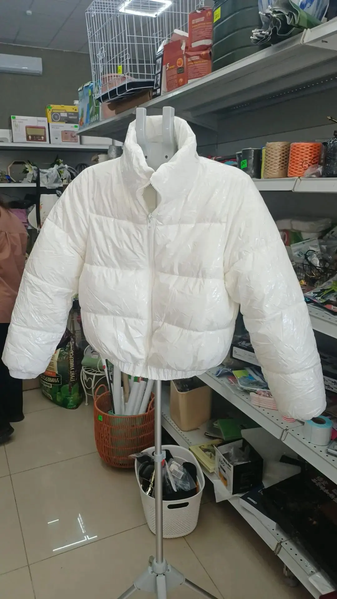 Куртка белая — 1200₽