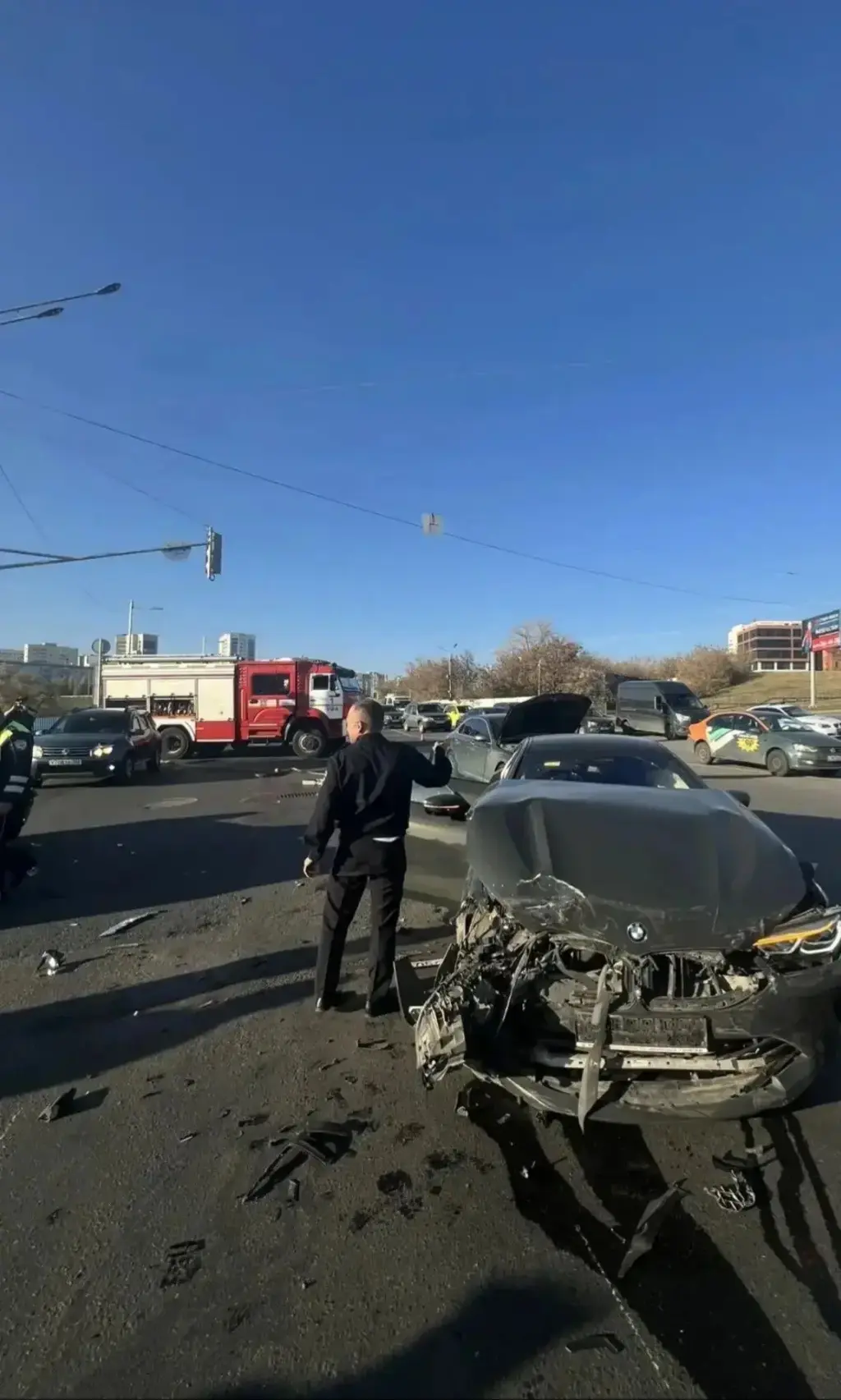 В Уфе произошло ДТП с участием трёх машин, одна из которых опрокинулась
