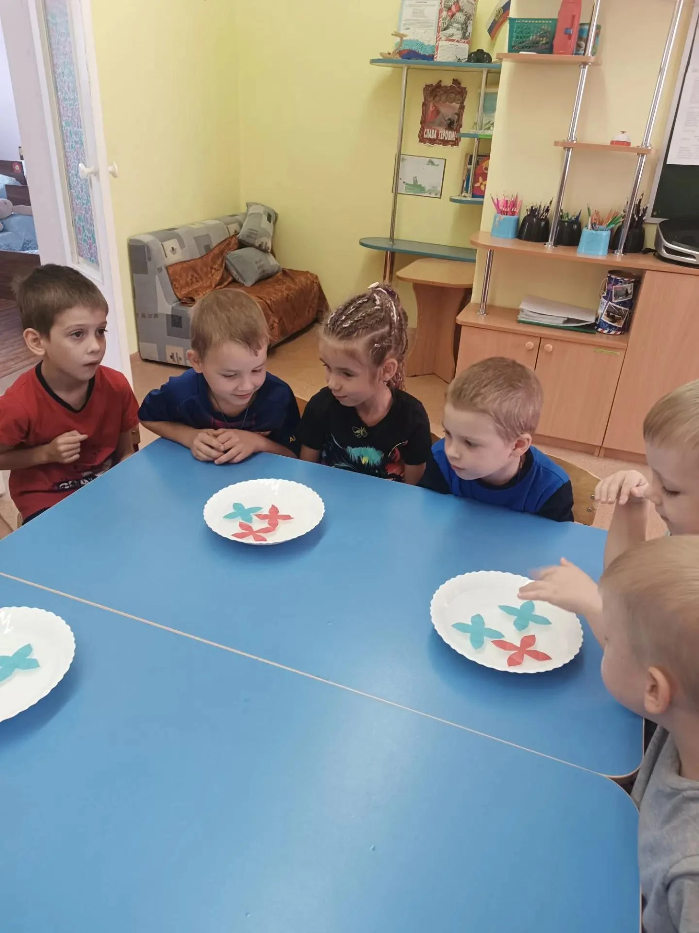 🔬 Экспериментирование в детском саду: «Волшебные цветы». В ходе занятия дошкольники по...