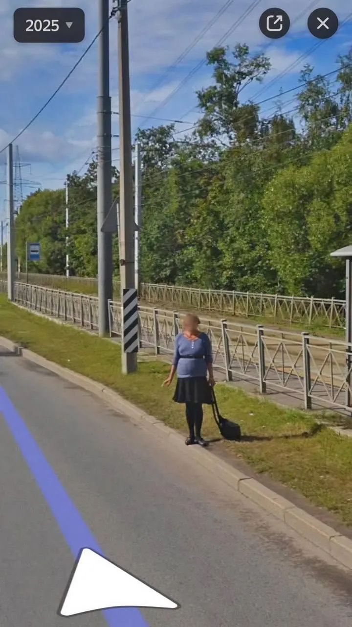 😅Питерская проститутка уже 25 лет стоит на одной и той же точке Петергофского шоссе.