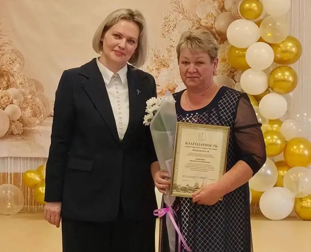 🎓 35 лет мудрости, тепла и открытий: Емельяновская школа отпраздновала юбилей!