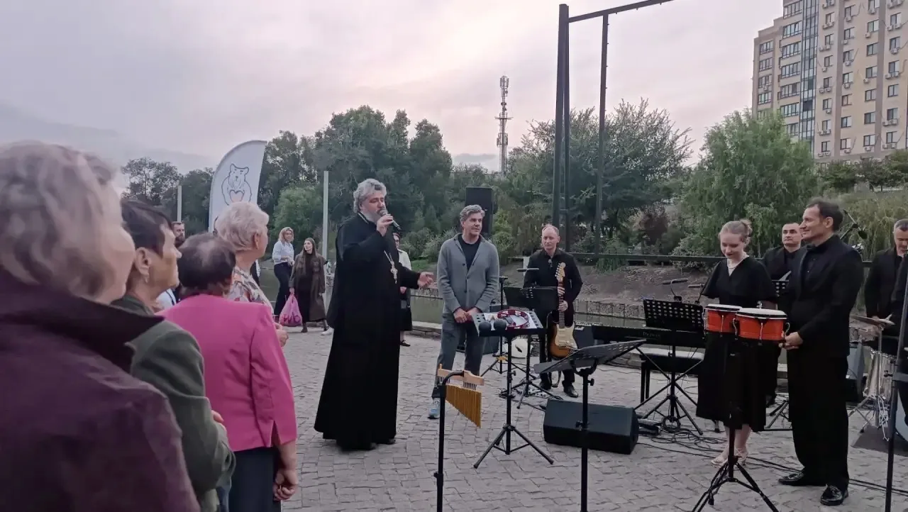 Тёплый осенний вечер в Георгиевском саду 🍁🎶