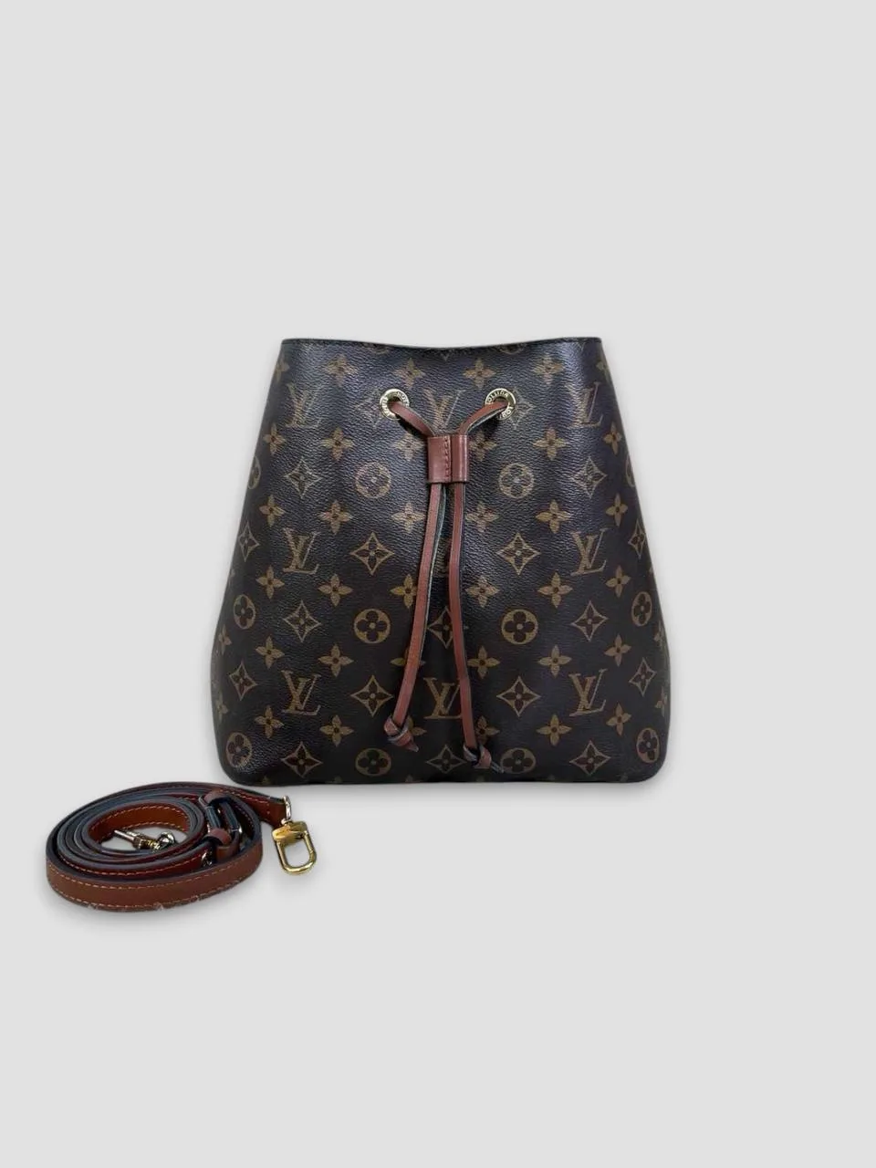 Сумка Louis Vuitton NeoNoe в идеальном состоянии, размер: 26х26х17 см
