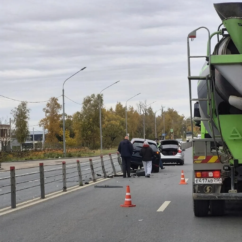 🚗 В Домодедово автомобиль врезался в тросовое ограждение — у машины оторвало колесо