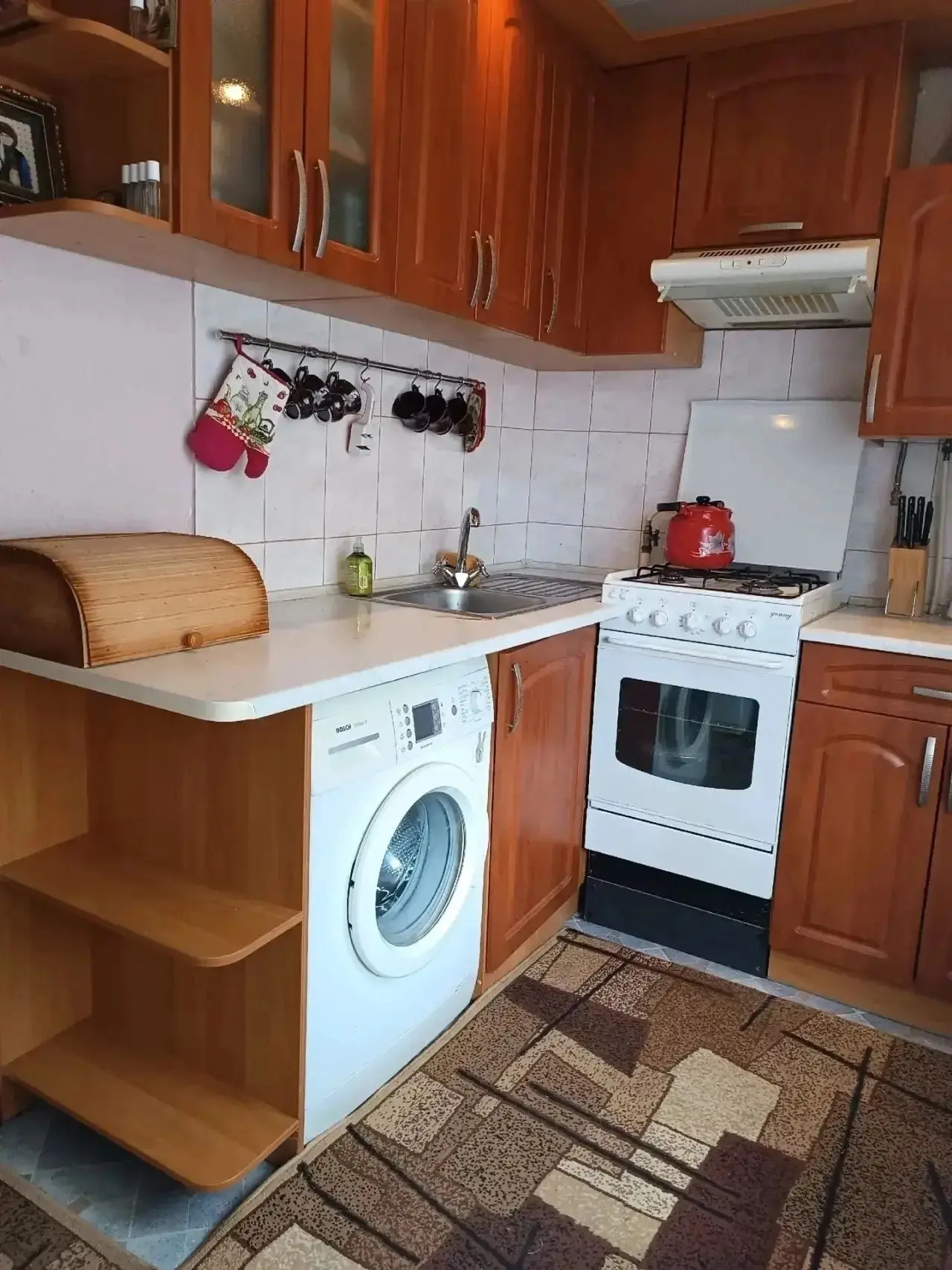 Продажа 2 комн квартиры г. Енакиево, мкн.им. Ватутина, просп. Берегового, р-н  кафе "Ве...