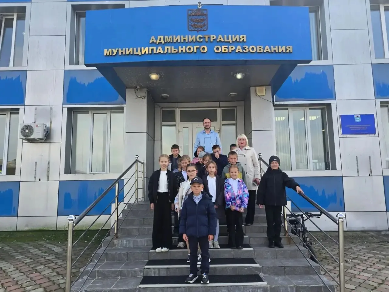 В преддверии Дня отца ученики 2Б класса (кл.руководитель Першина И.В) нашей школы не пр...