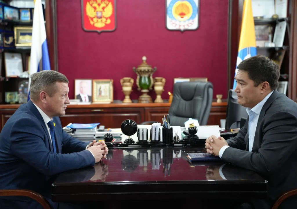 Спикер Народного Хурала (Парламента) Республики Калмыкия Артем Михайлов провел рабочую ...