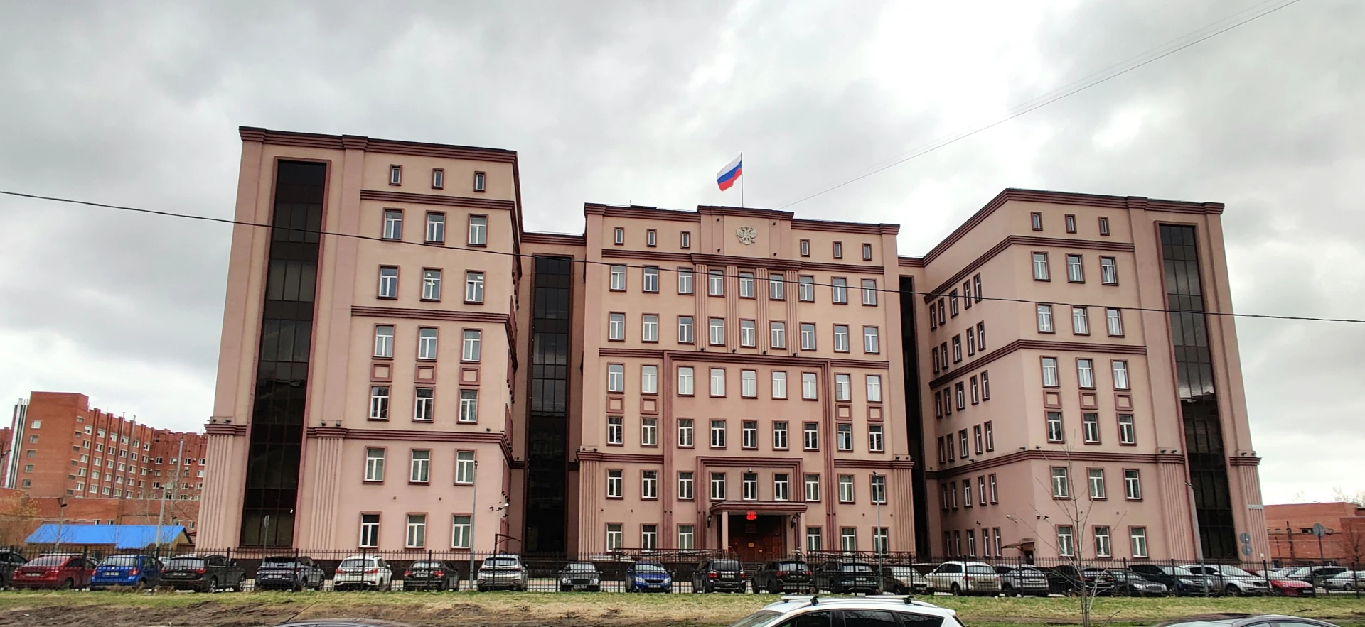 «И крест, и погоны, и загран в кармане». За что Выборгский суд упаковал в СИЗО адвоката...