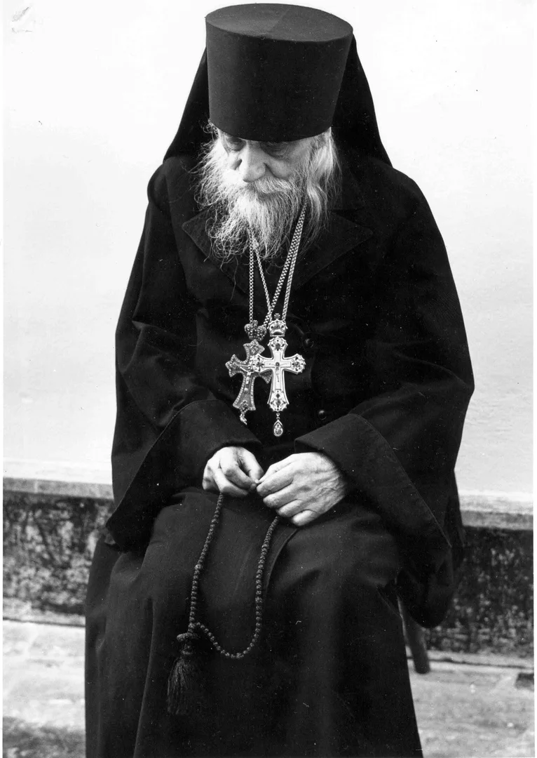 В 1941 году отца Дмитрия, будущего архимандрита Серафима (Тяпочкина), арестовали и отпр...