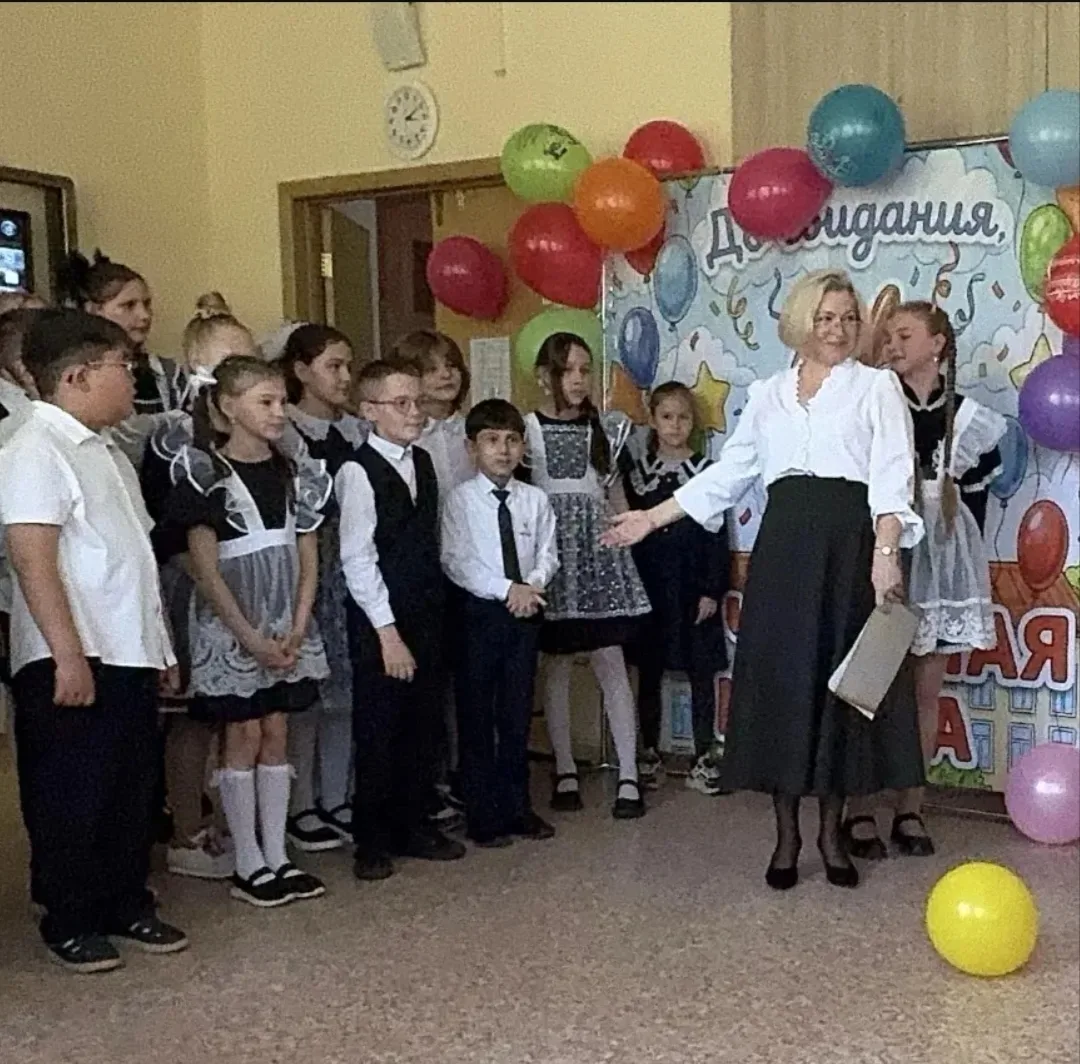 26 мая прошёл торжественный классный час у 4" а" класса (кл. руководитель Иванова С. А.)