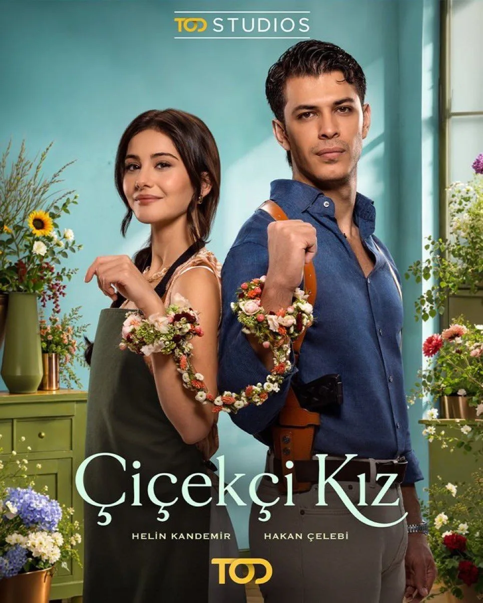 📍Вышел постер цифрового сериала «Девушка-флористка» с Хелин Кандемир и Хаканом Челеби ...