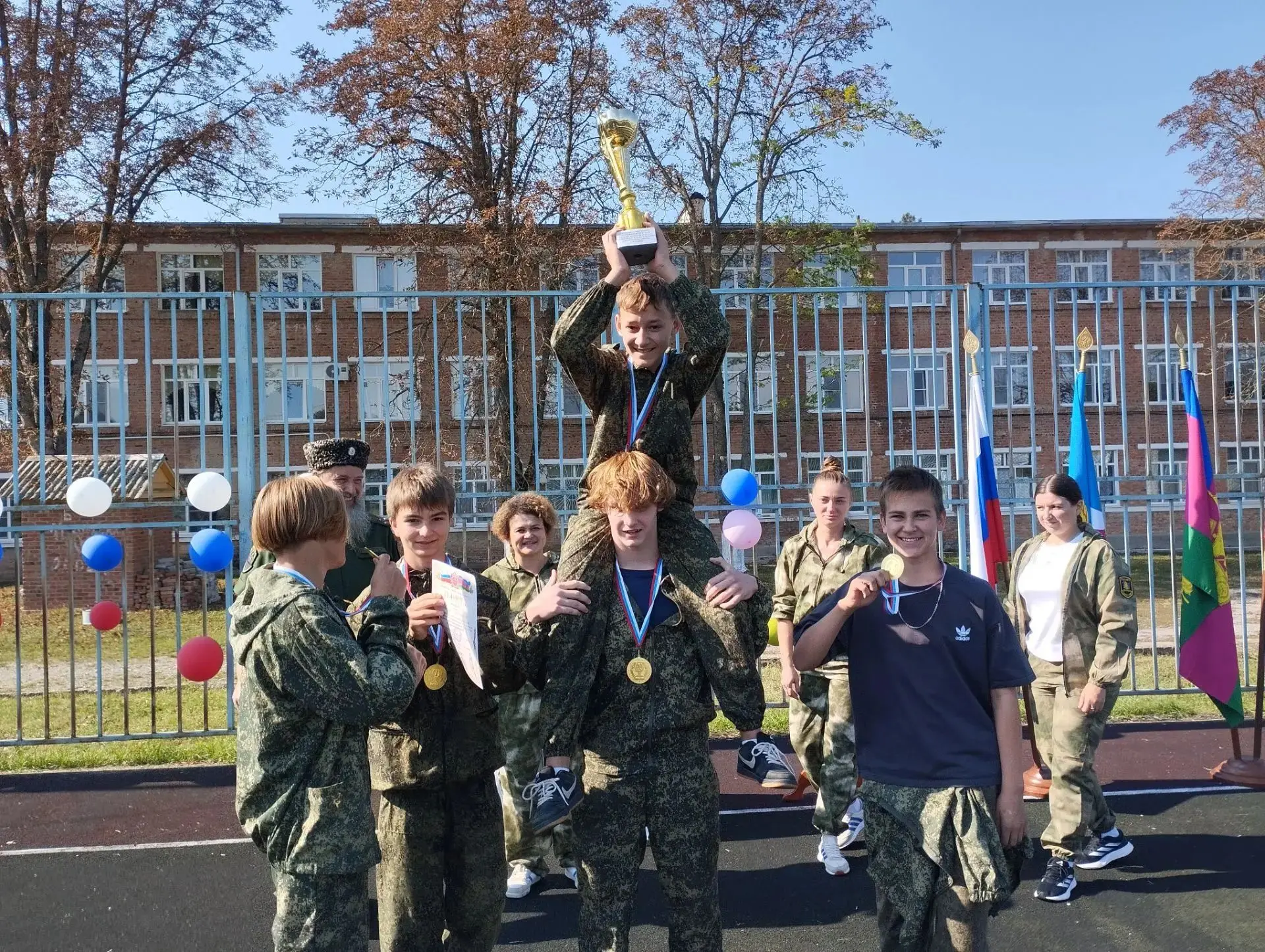 🏆 Гордимся учениками! Наша команда завоевала I МЕСТО в военно-спортивных играх! 🥇