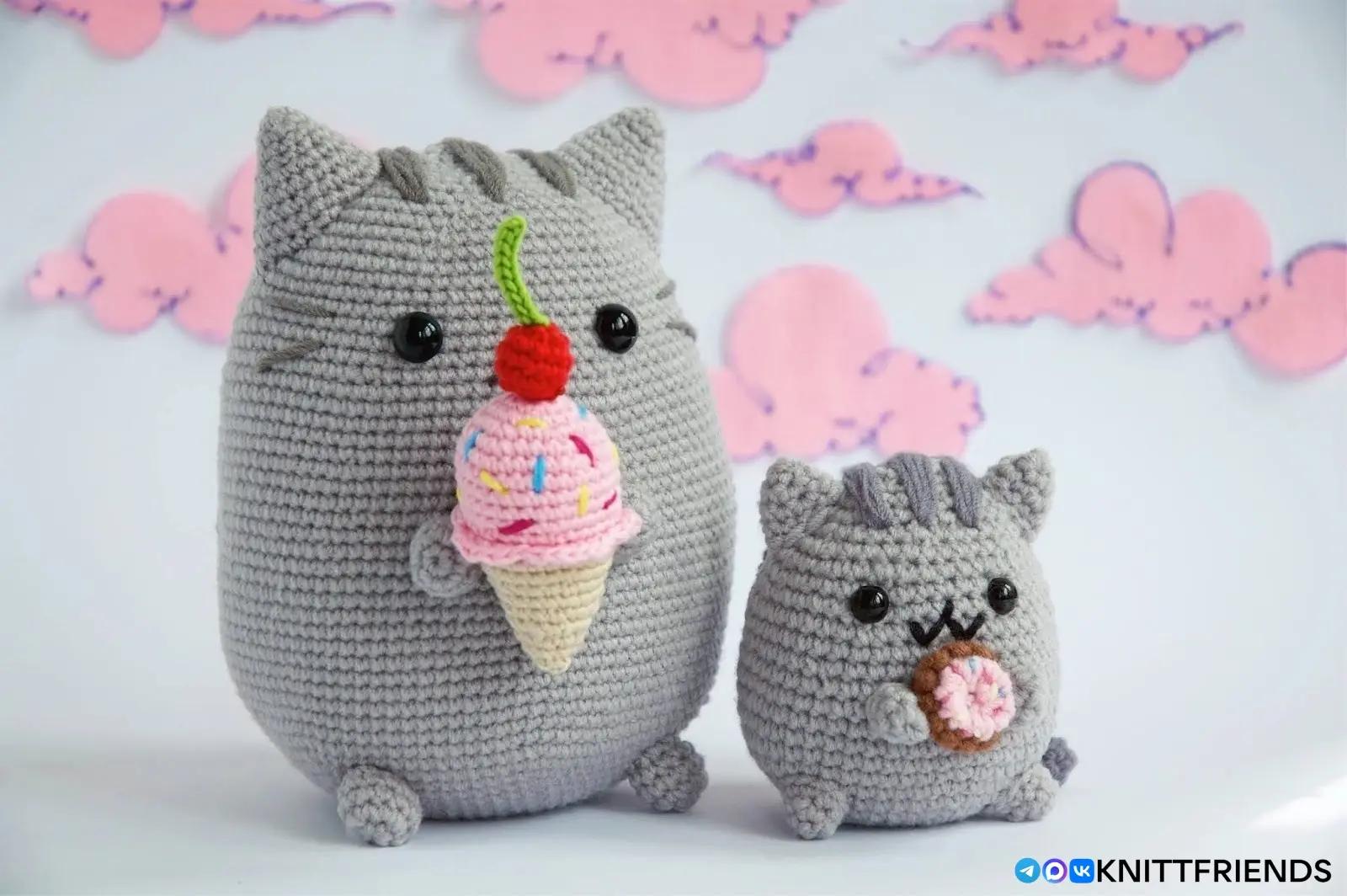 Котик Пушок с мороженым