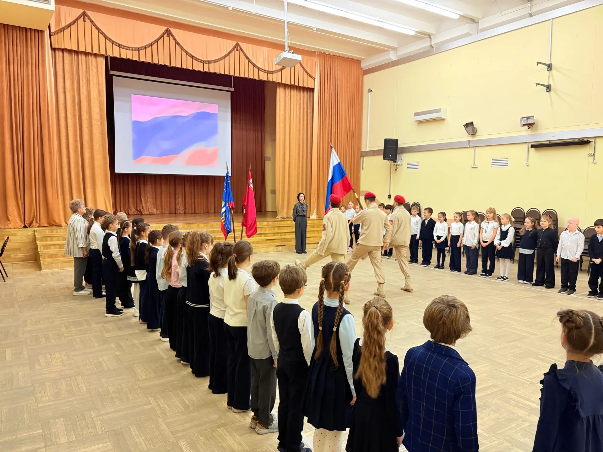 🇷🇺12 октября в МБОУ СОШ №16 прошли разговоры о важном по теме: