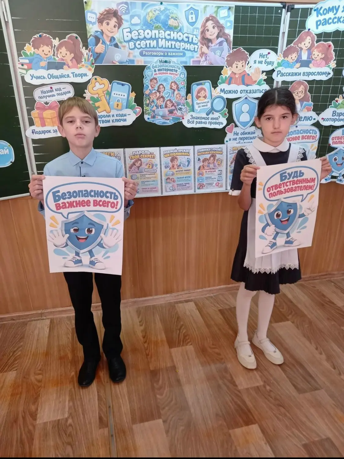 Новая учебная неделя в нашей школе  традиционно началась с поднятия Государственного фл...